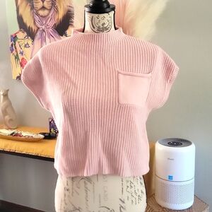 Thick, crop top knitted